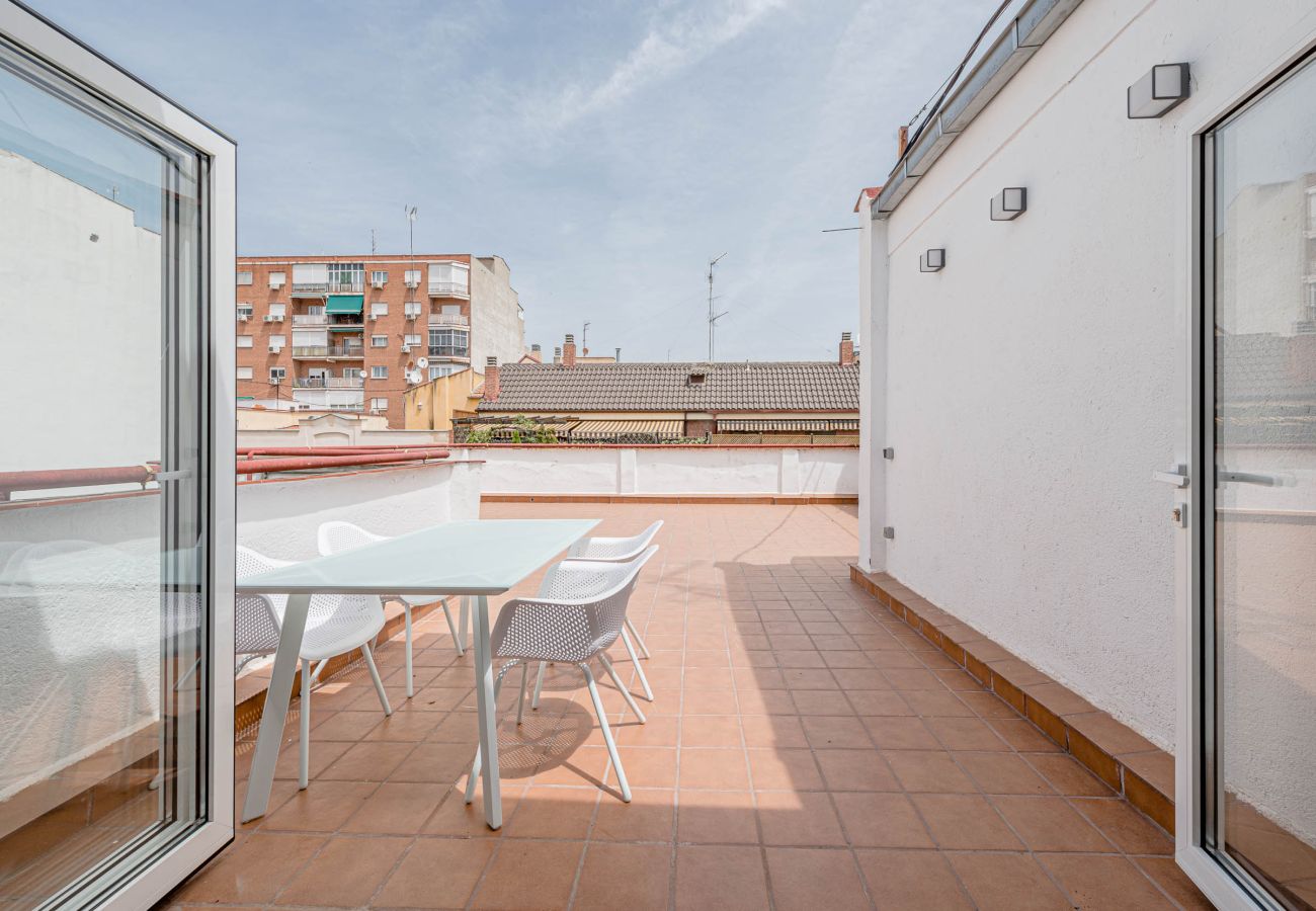 Apartamento en Madrid - Precioso ático con terraza en Azca by SharingCo 