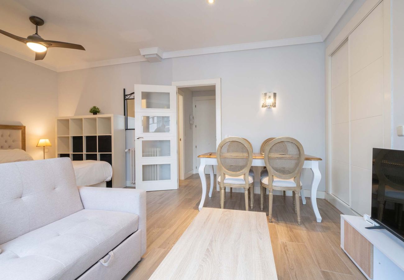 Apartamento en Madrid - Precioso piso con piscina en Madrid by SharingCo   