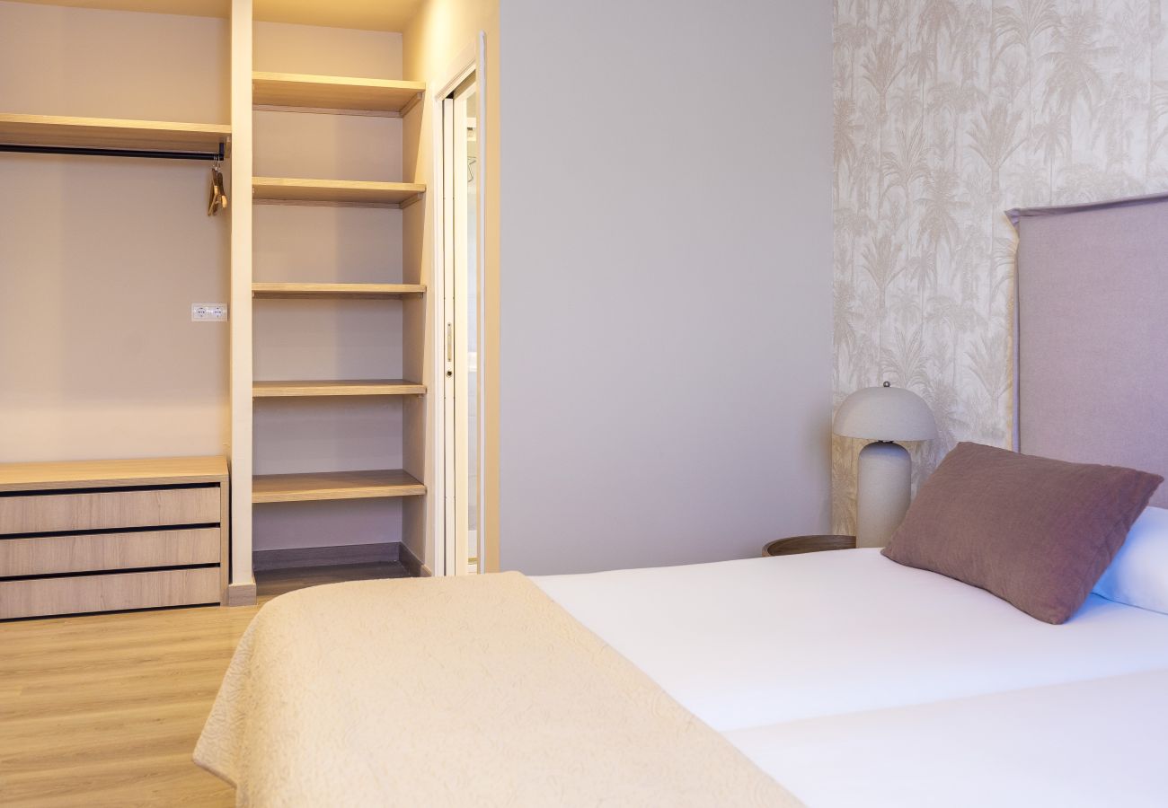 Apartamento en Málaga - Apartamento en Atarazanas 4 Habitaciones by Sharing Co