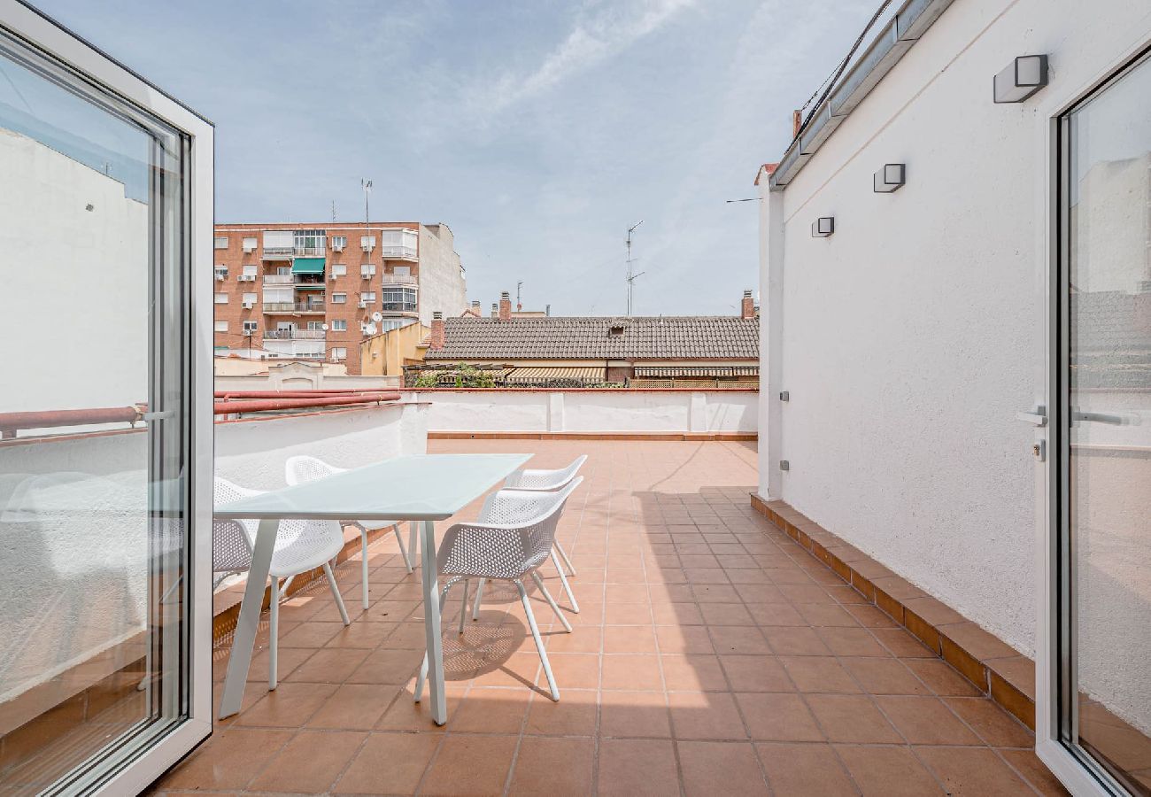 Apartamento en Madrid - Precioso ático con terraza en Azca by SharingCo 