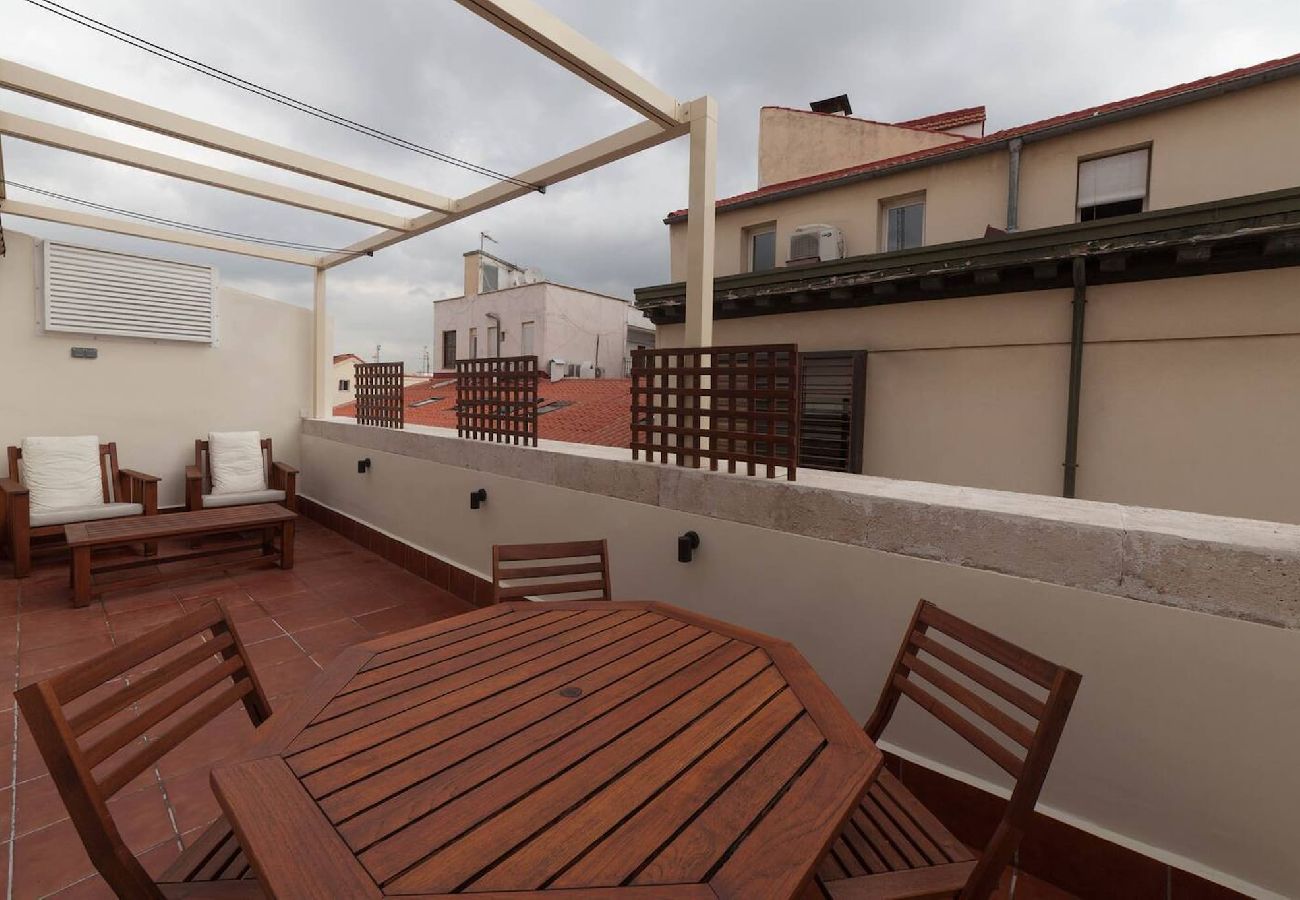 Apartamento en Madrid - Penthouse de 2 hab. con terraza en las Letras by SharingCo 