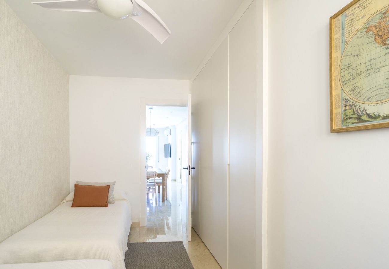 Apartamento en Marbella - Piso con vistas al mar y piscina by SharingCo