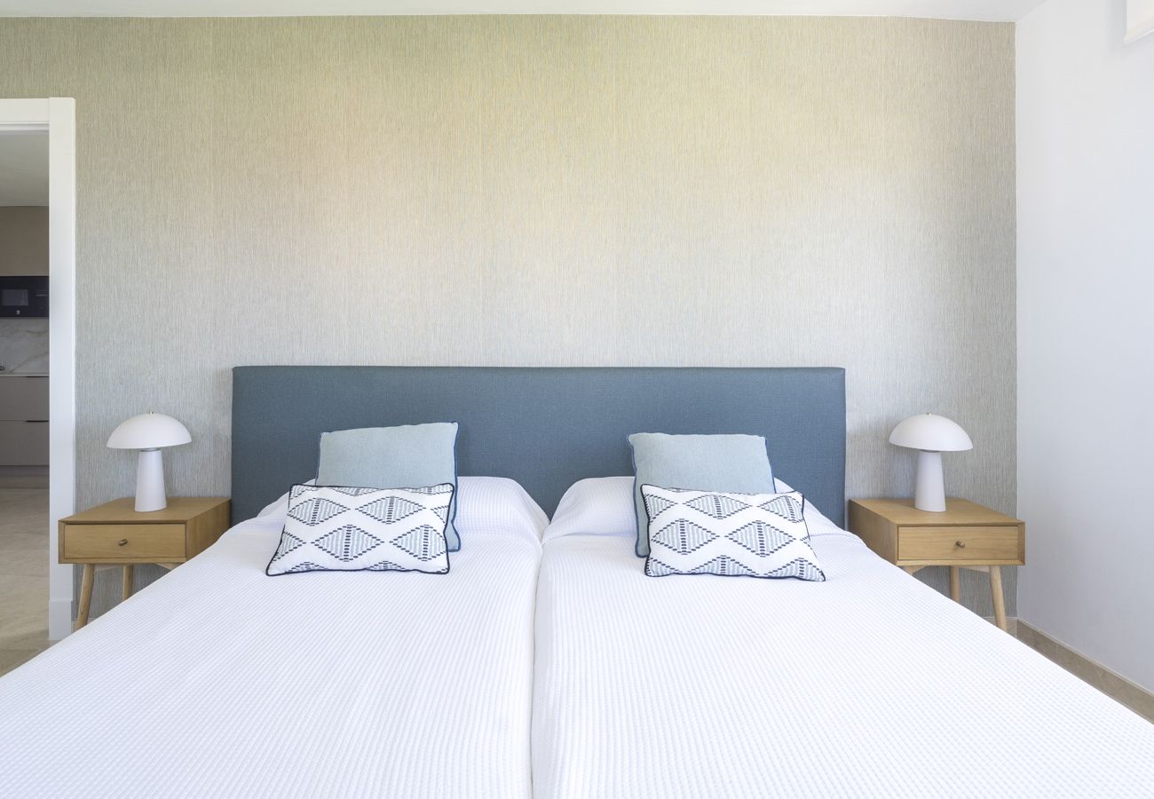 Apartamento en Marbella - Piso con vistas al mar y piscina by SharingCo