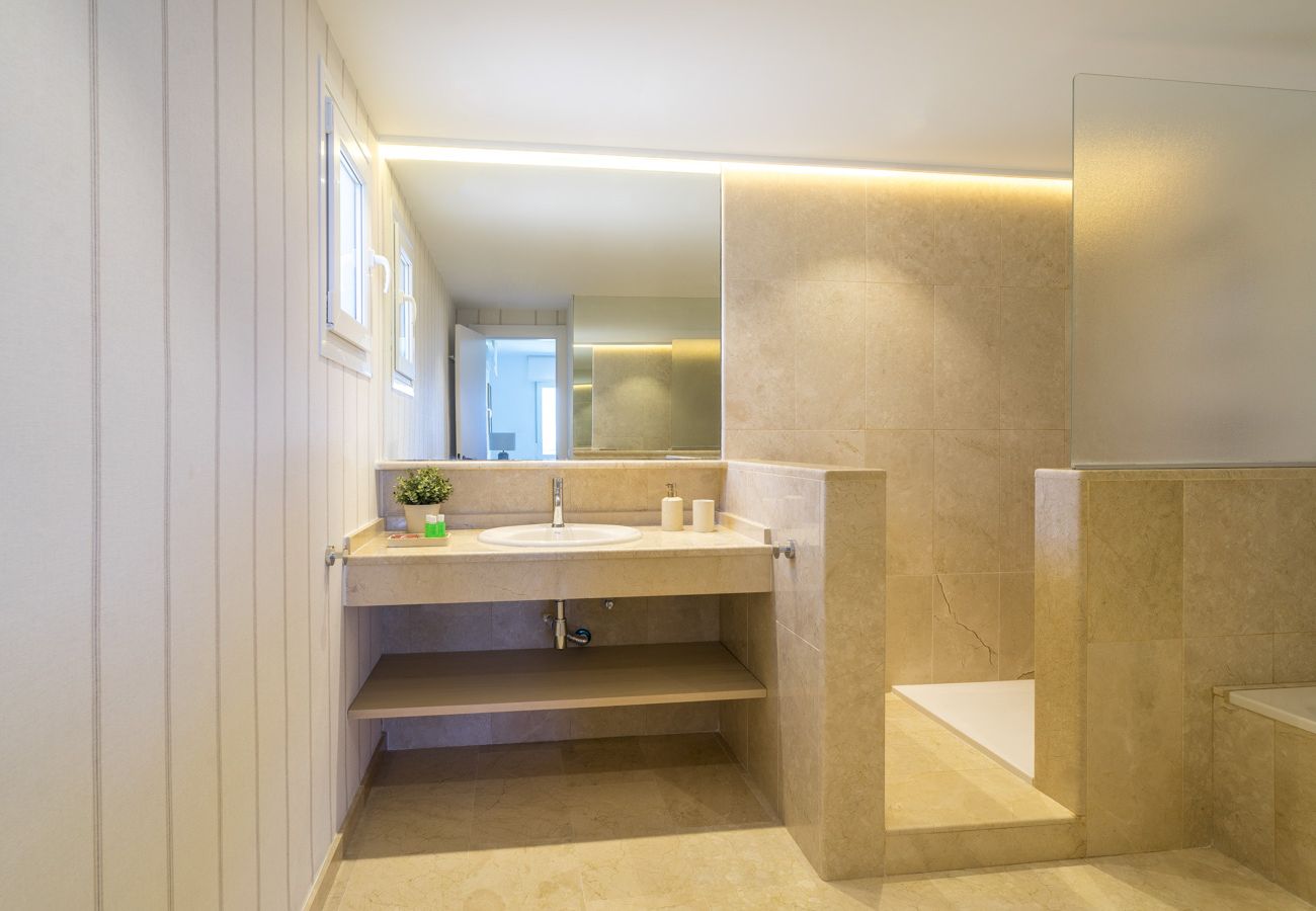 Apartamento en Marbella - Piso con vistas al mar y piscina by SharingCo