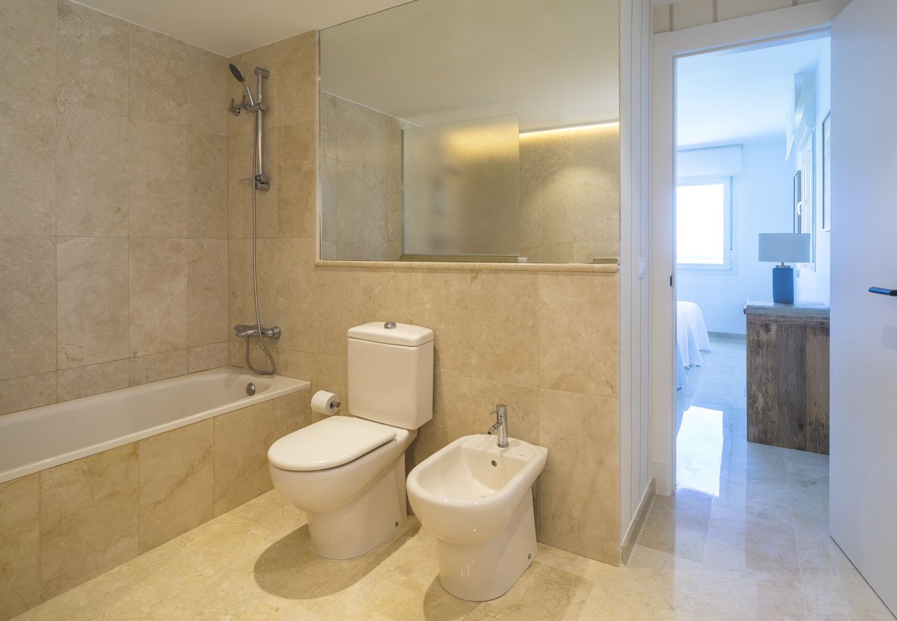 Apartamento en Marbella - Piso con vistas al mar y piscina by SharingCo