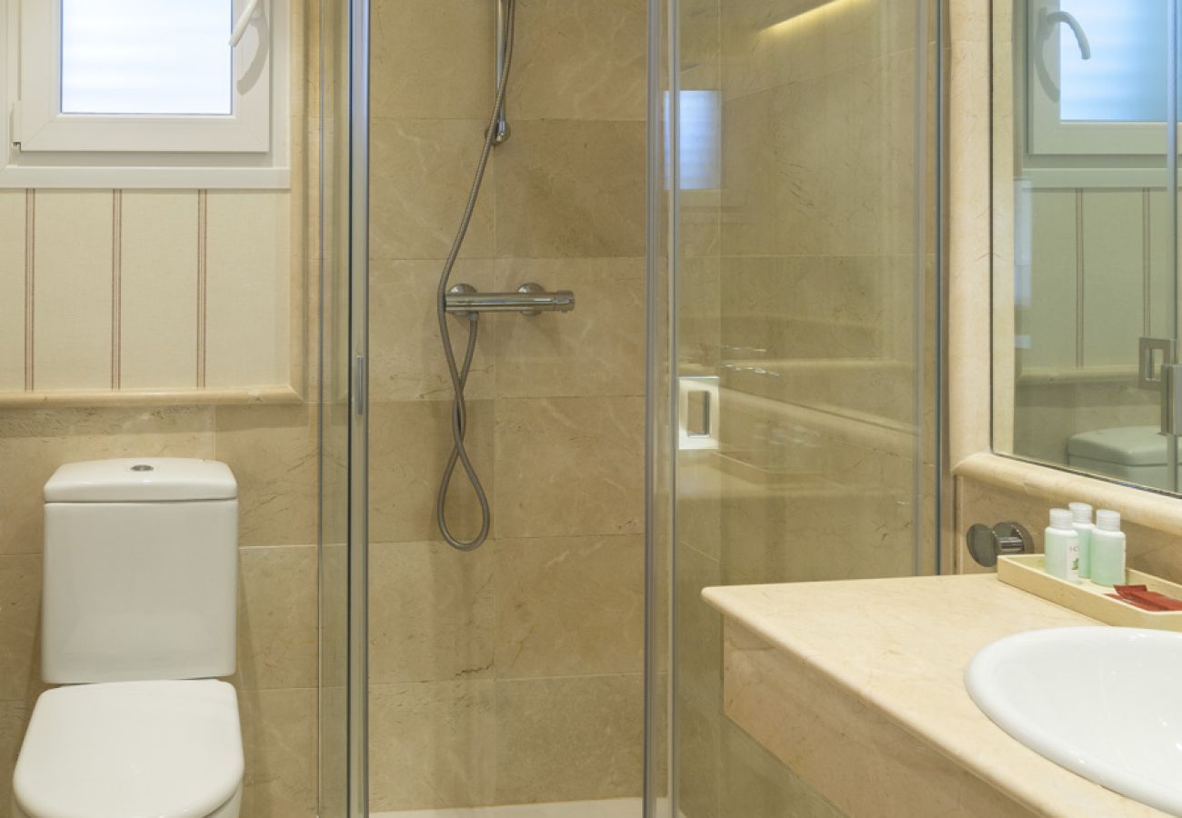 Apartamento en Marbella - Gran apto con piscina frente al mar by Sharing Co 