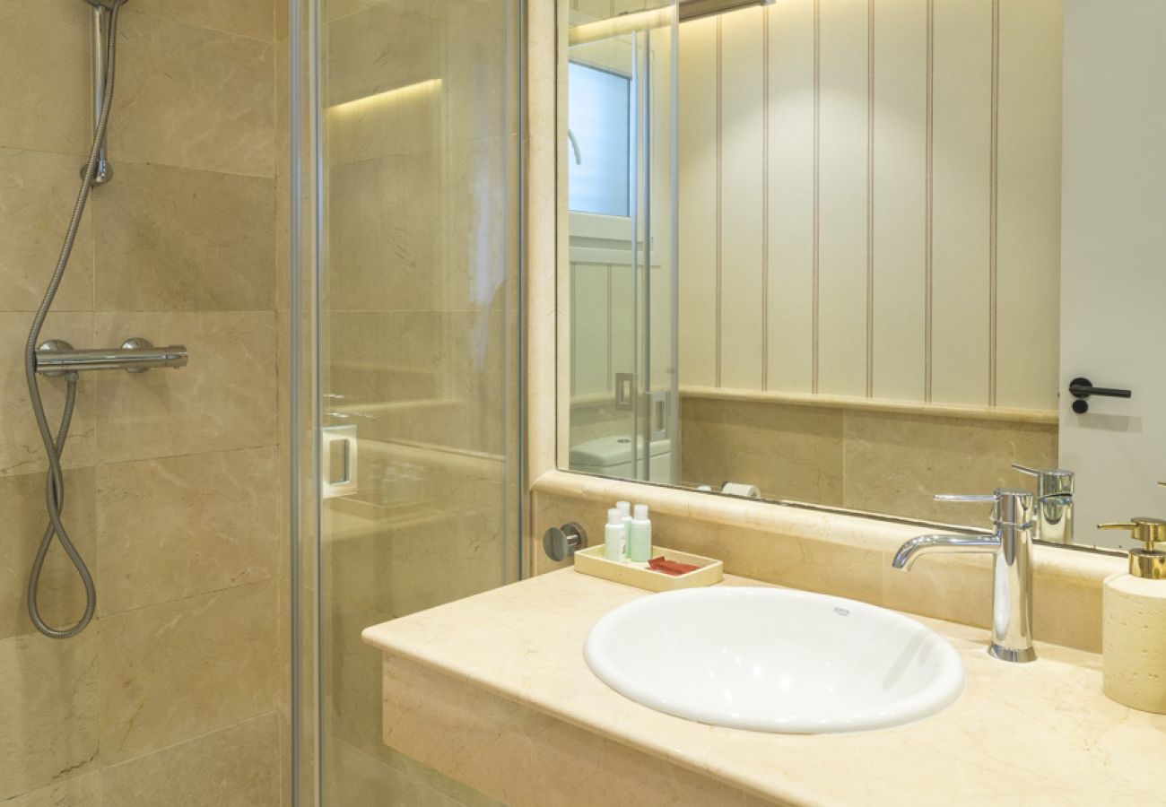 Apartamento en Marbella - Gran apto con piscina frente al mar by Sharing Co 