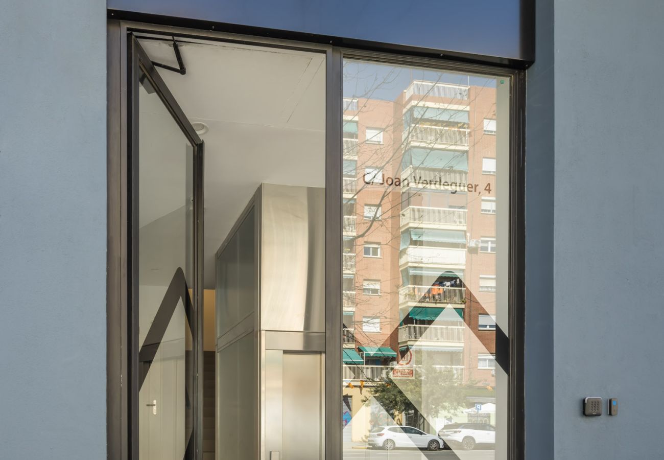 Estudio en Valencia - Housing Maritim por Sharing Co 