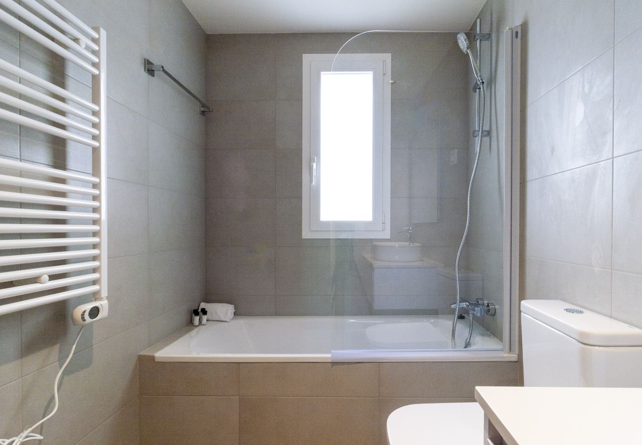 Apartment in Madrid - Apartment in Castellana 2 Bedrooms    