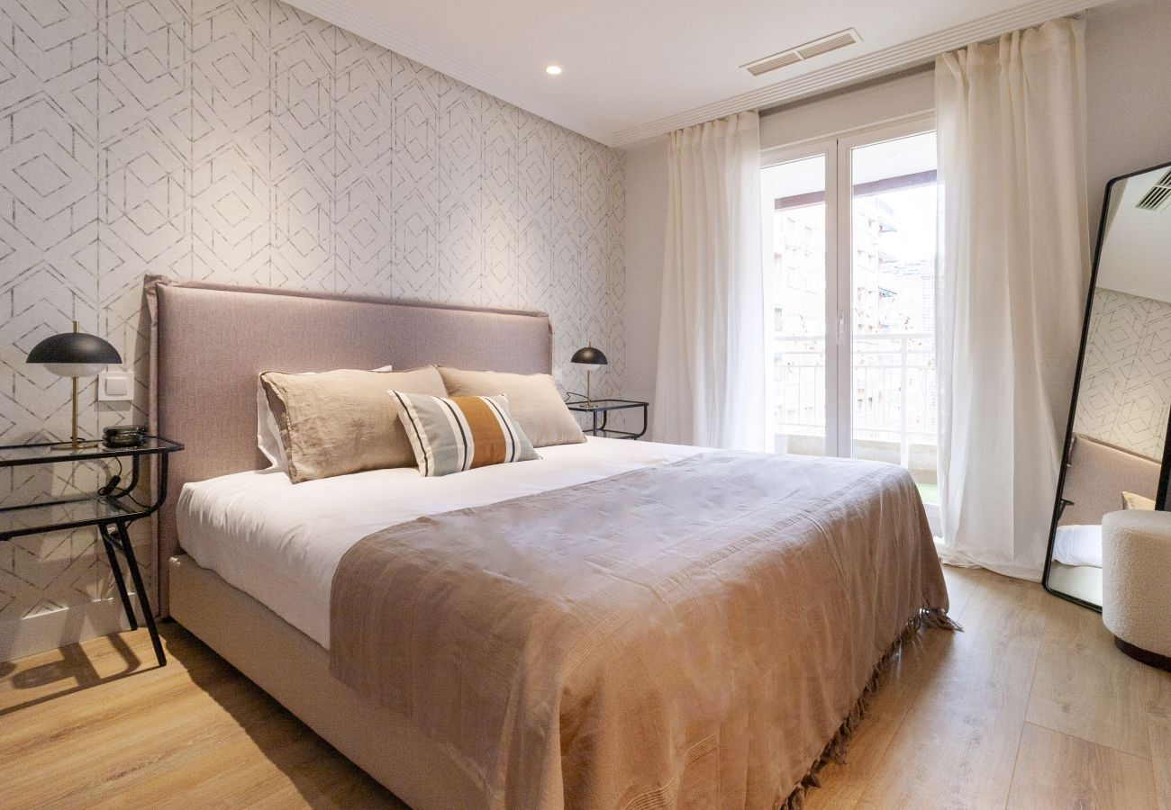 Apartment in Madrid - 3 bedroom apartment in La Castellana Sharing Co.     