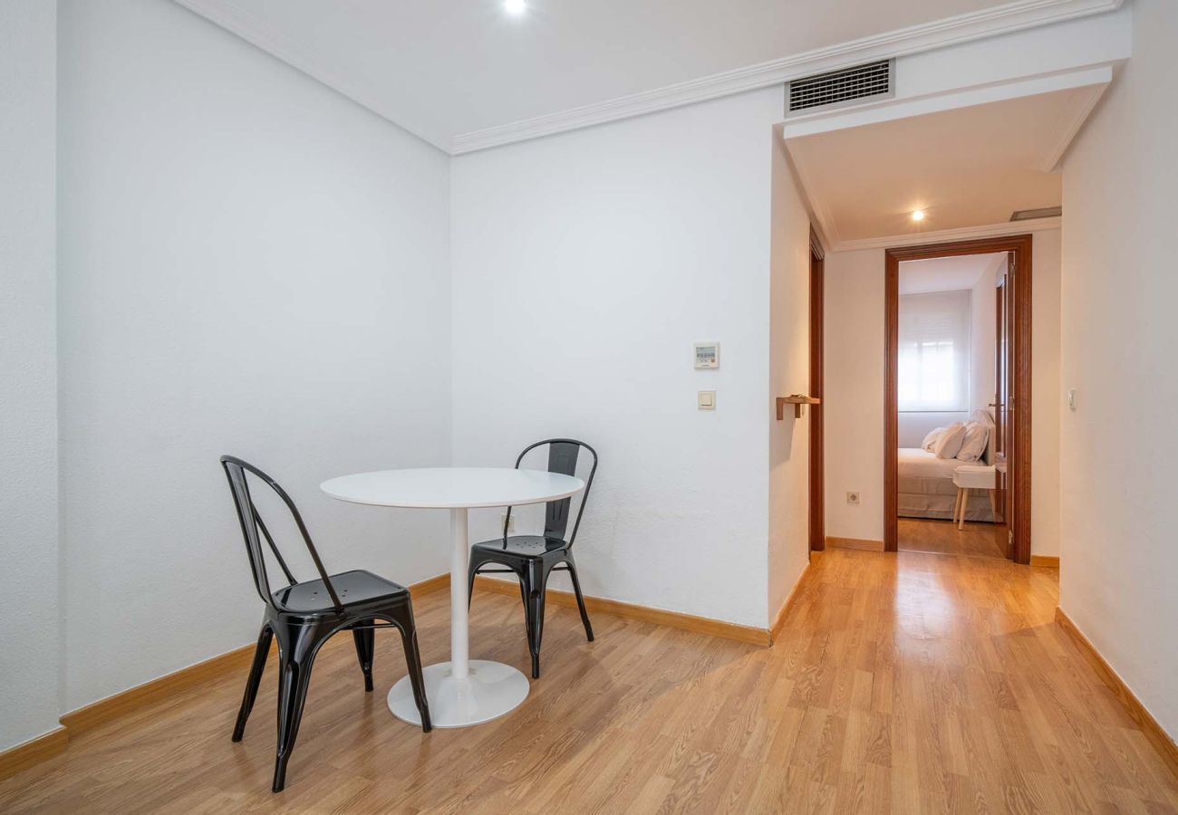 Apartment in Madrid - Cozy Apartment on Calle Eraso