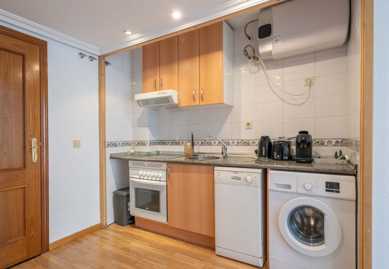 Apartment in Madrid - Cozy Apartment on Calle Eraso