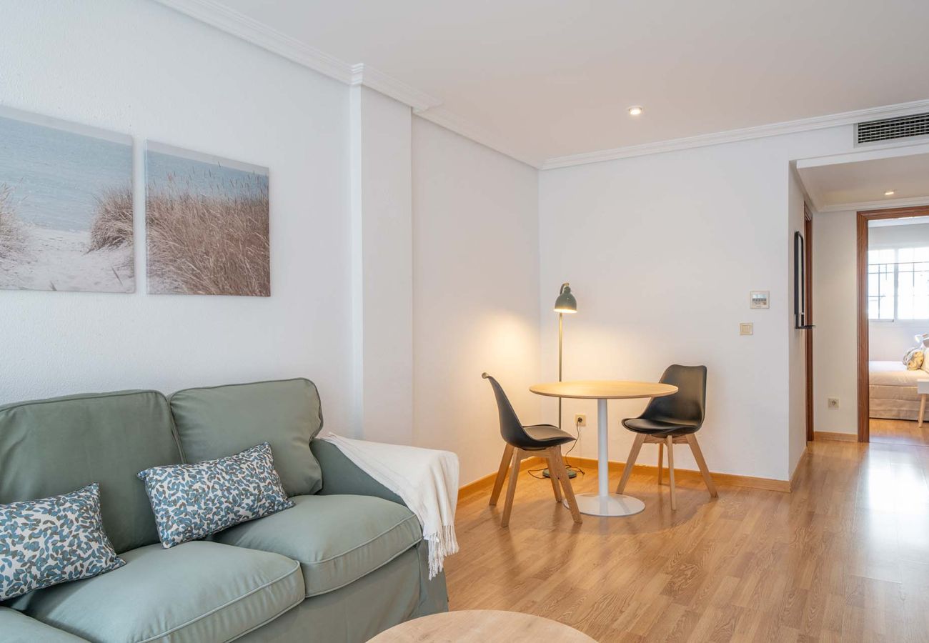 Apartment in Madrid - Cozy Apartment on Calle Eraso