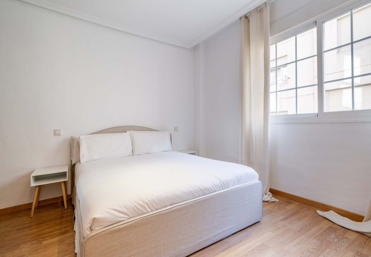 Apartment in Madrid - Cozy Apartment on Calle Eraso