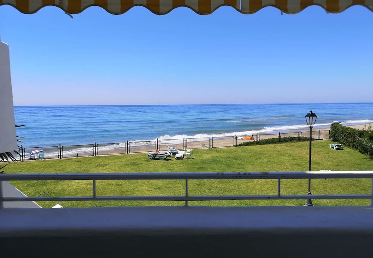 Apartment in Marbella - Amazing 3bedroom flat with seafront views + pool by Sharing Co. 