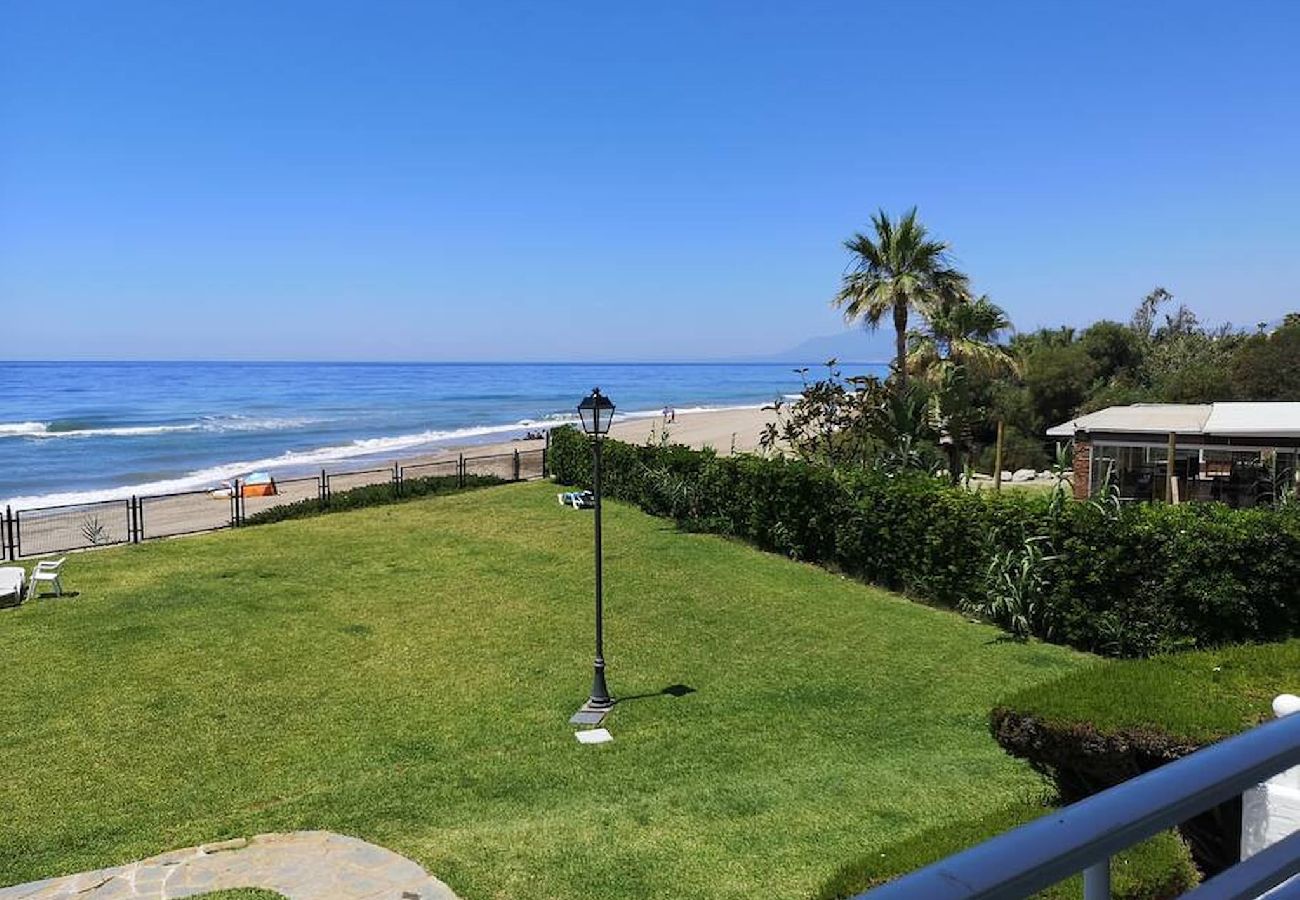 Apartment in Marbella - Amazing 3bedroom flat with seafront views + pool by Sharing Co. 