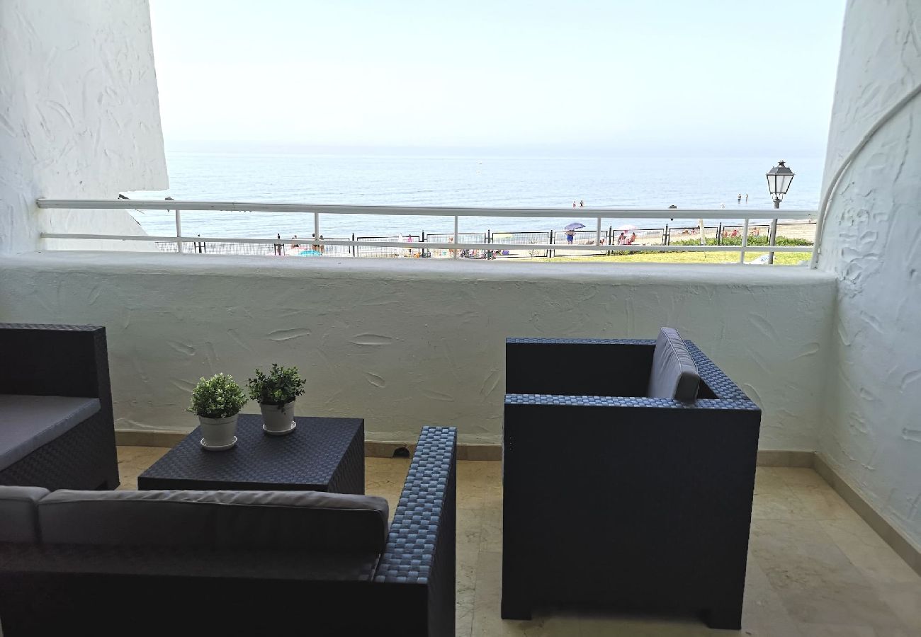 Apartment in Marbella - Amazing 3bedroom flat with seafront views + pool by Sharing Co. 