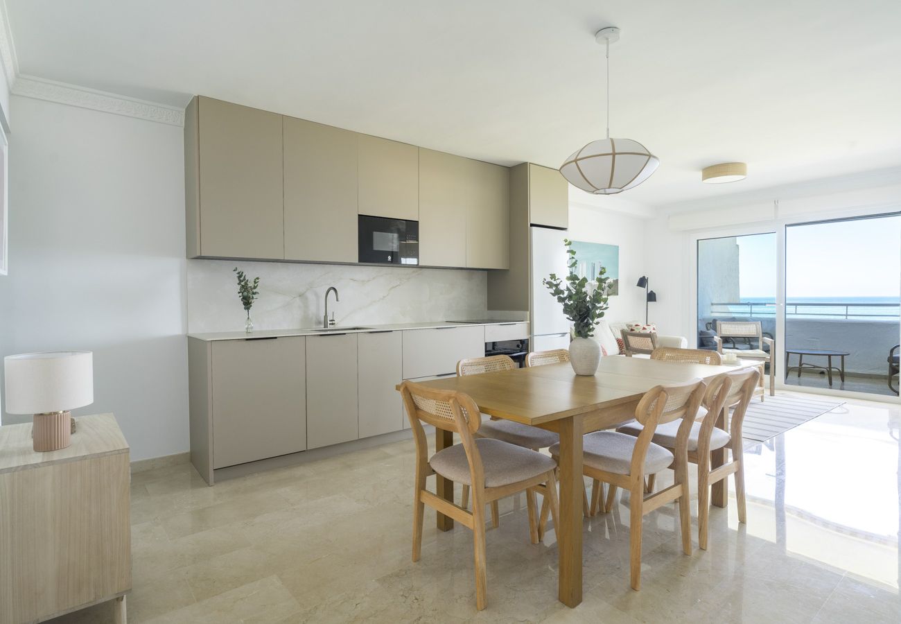 Apartment in Marbella - Amazing 3bedroom flat with seafront views + pool by Sharing Co. 