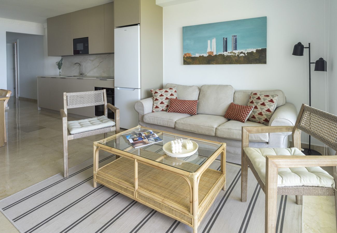 Apartment in Marbella - Amazing 3bedroom flat with seafront views + pool by Sharing Co. 