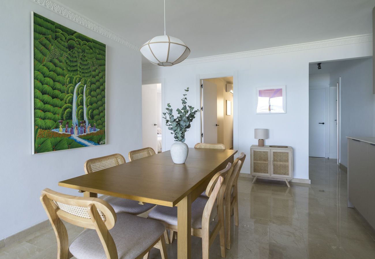 Apartment in Marbella - Amazing 3bedroom flat with seafront views + pool by Sharing Co. 
