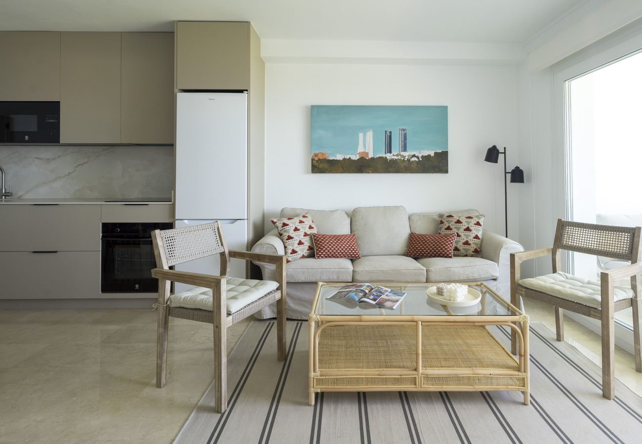 Apartment in Marbella - Amazing 3bedroom flat with seafront views + pool by Sharing Co. 