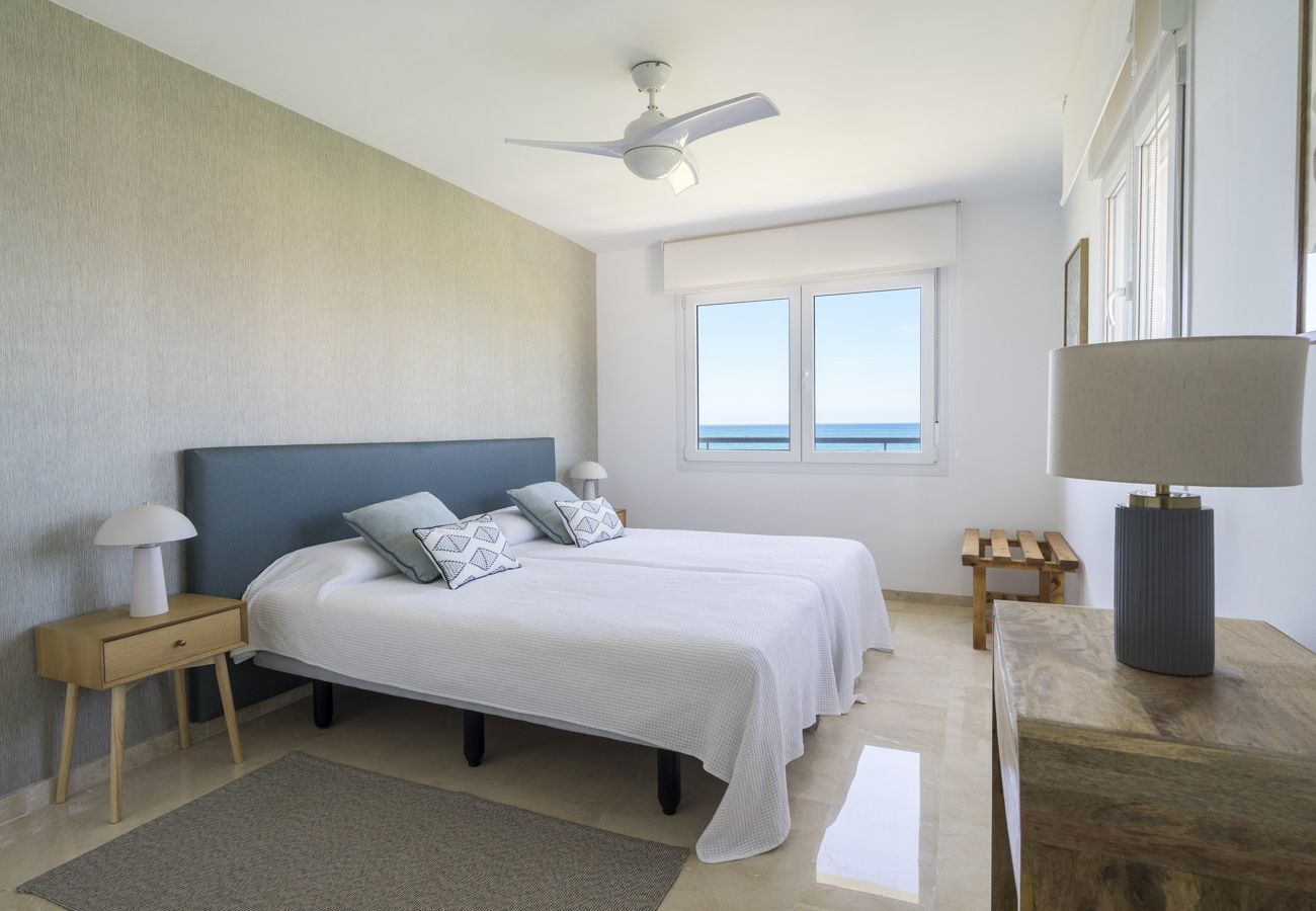 Apartment in Marbella - Amazing 3bedroom flat with seafront views + pool by Sharing Co. 