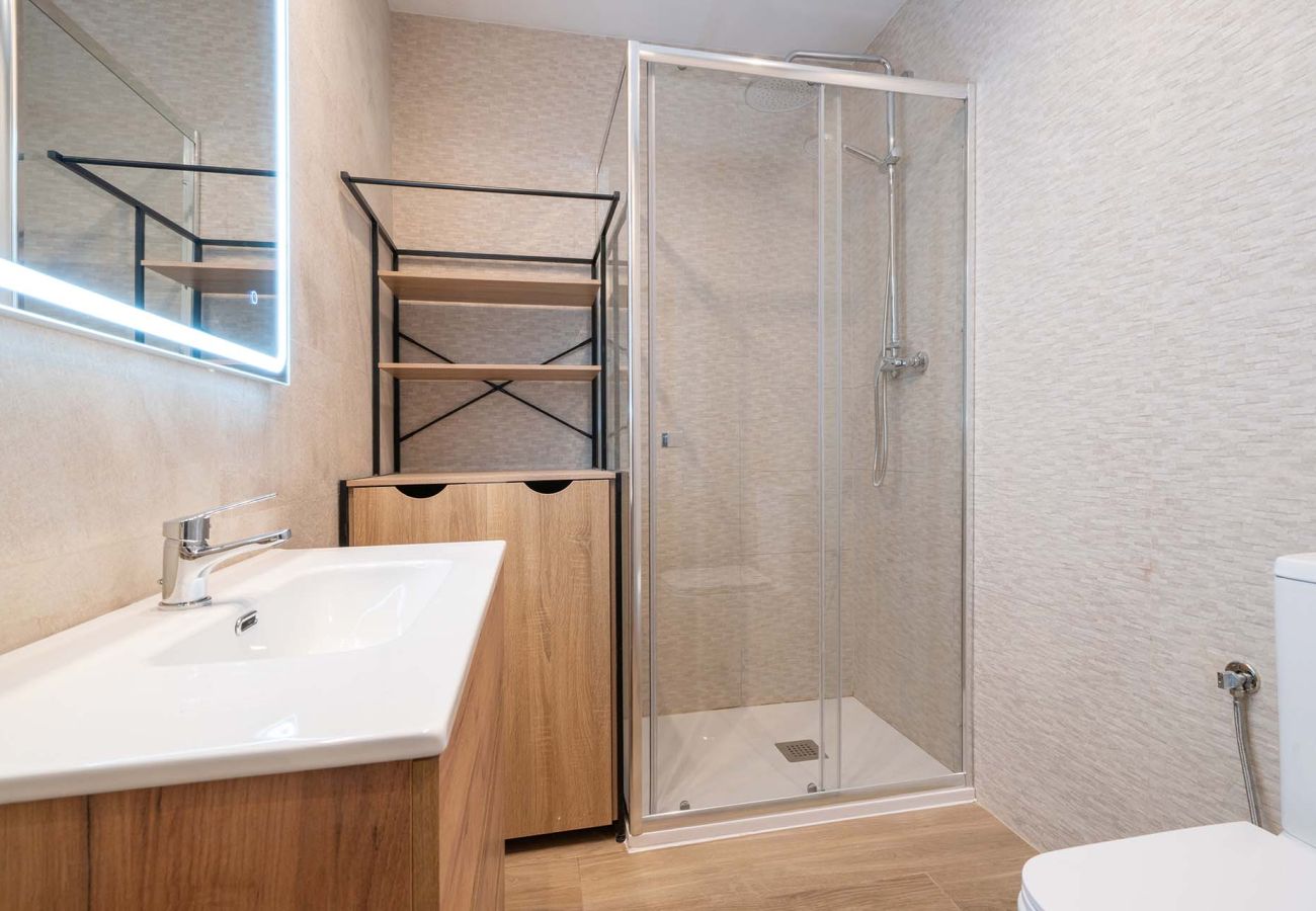 Apartment in Madrid - Housing Tetuan by Sharing Co