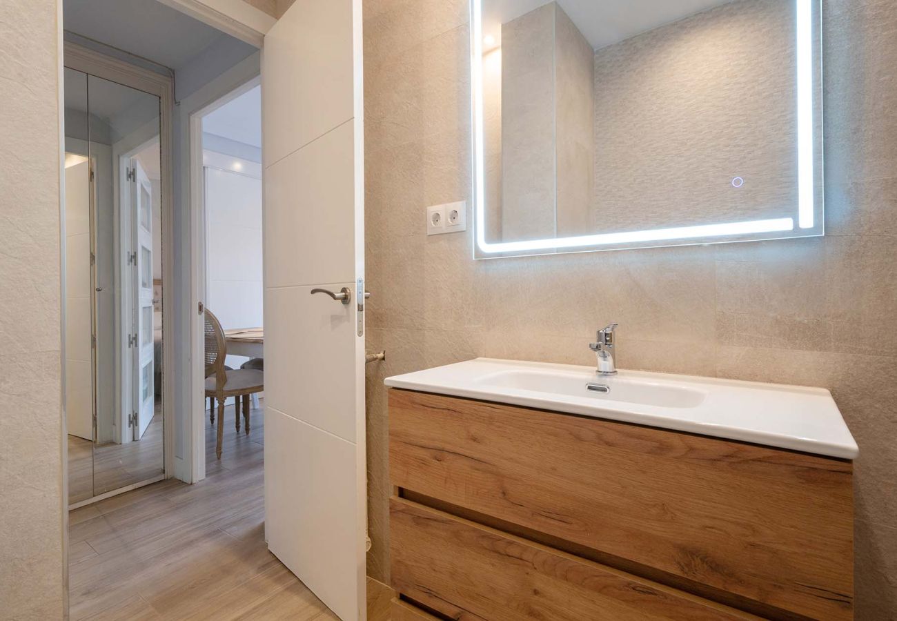 Apartment in Madrid - Housing Tetuan by Sharing Co