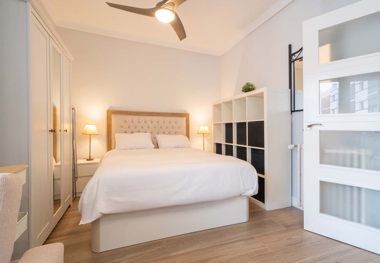 Apartment in Madrid - Housing Tetuan by Sharing Co