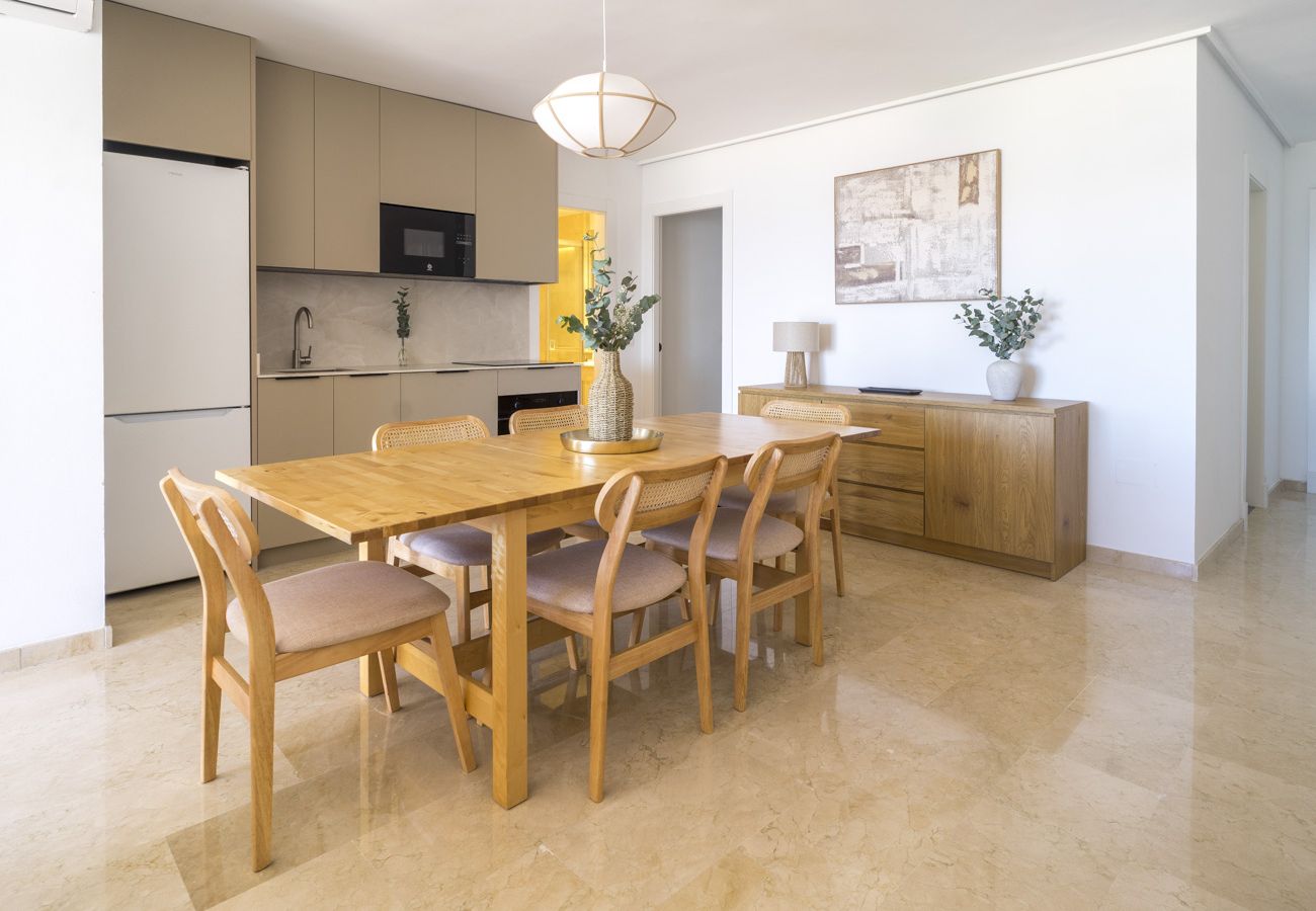 Apartment in Marbella - Modern apartment with pool on the beachfront in Marbella by SharingCo 