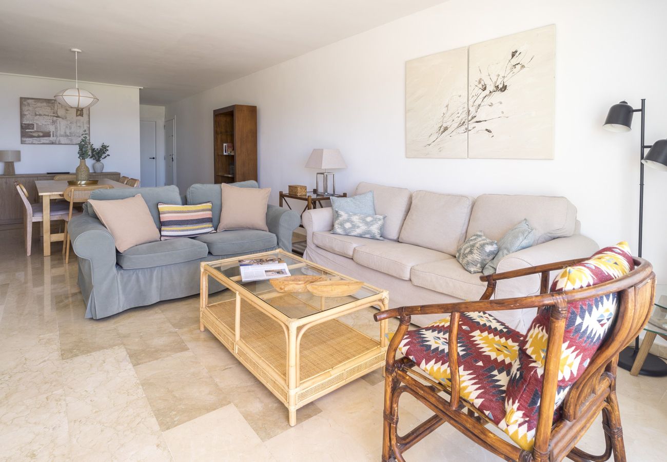 Apartment in Marbella - Modern apartment with pool on the beachfront in Marbella by SharingCo 