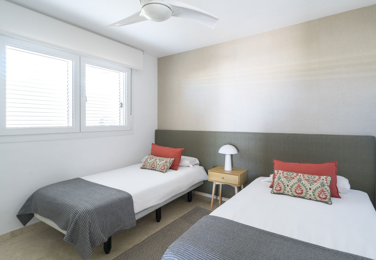Apartment in Marbella - Modern apartment with pool on the beachfront in Marbella by SharingCo 