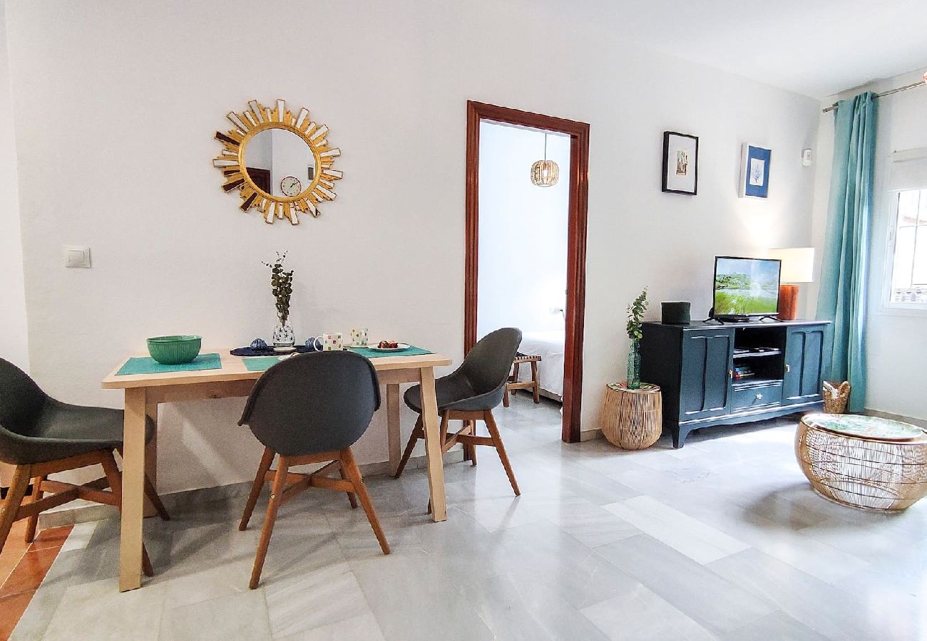 Apartment in Málaga - Bright Apt with beautiful courtyard yard in the center of Málaga by Sharing Co. 