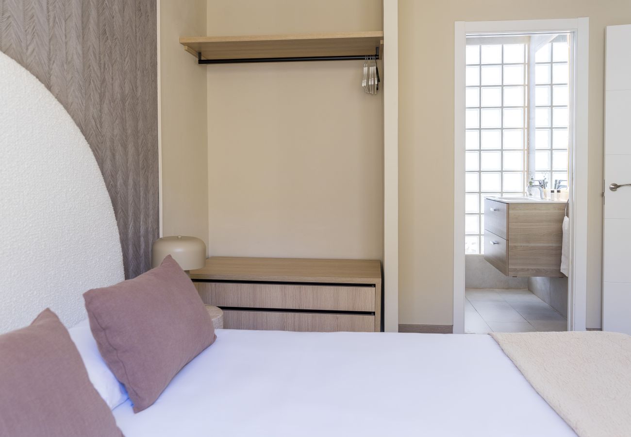 Apartment in Málaga - Atarazanas 2 Bedrooms by SharingCo  