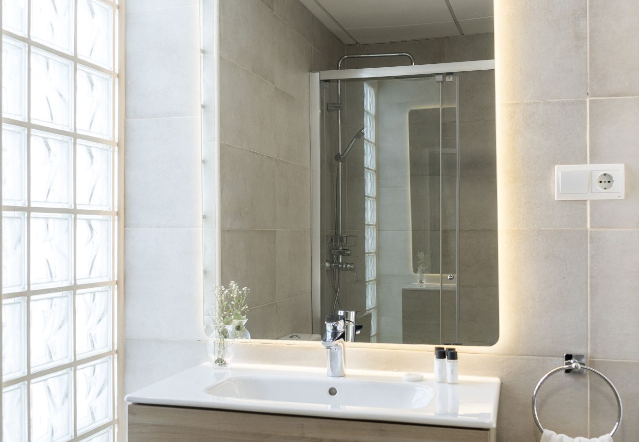 Apartment in Málaga - Atarazanas 2 Bedrooms by SharingCo  