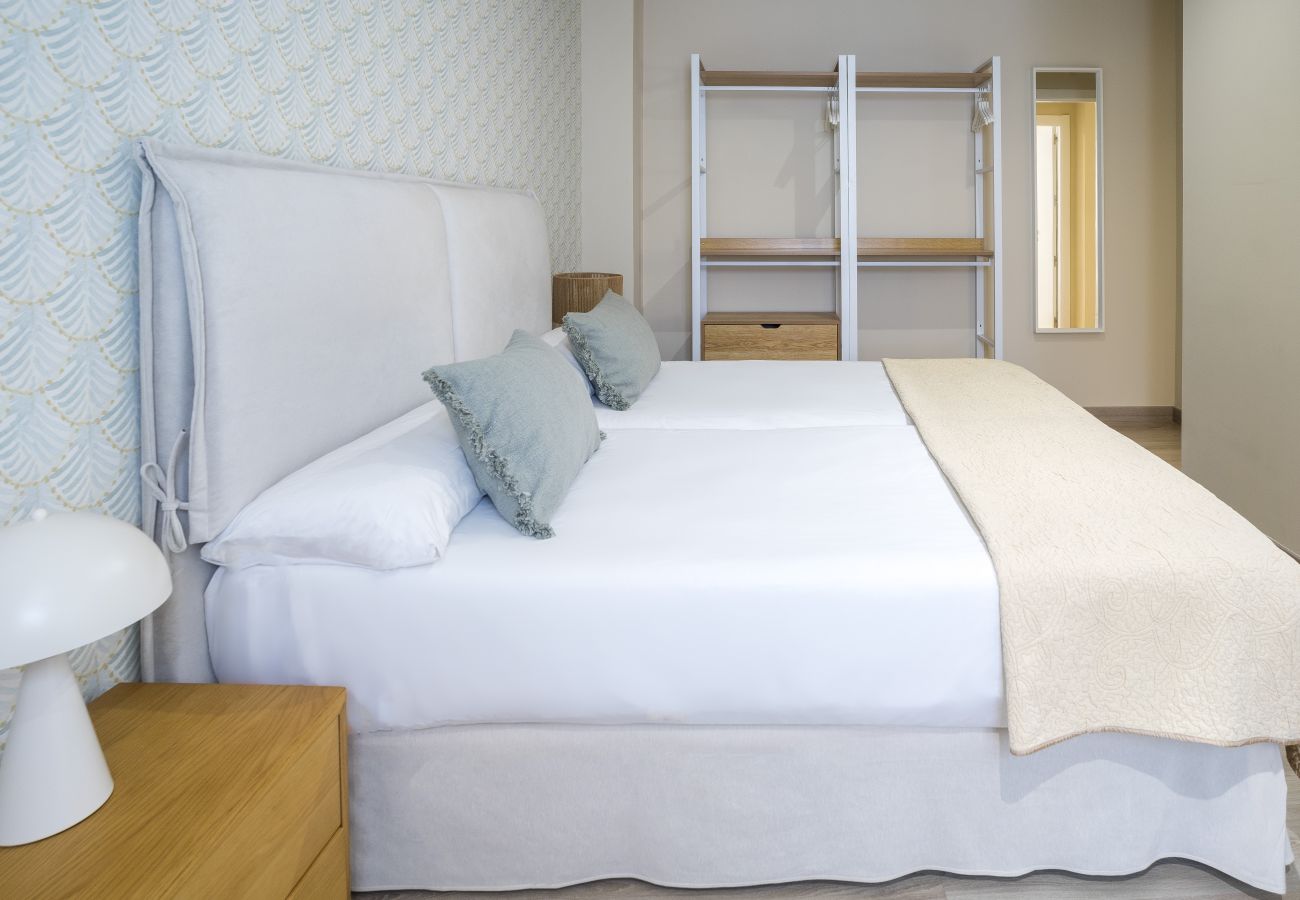 Apartment in Málaga - Atarazanas 2 Bedrooms by SharingCo  