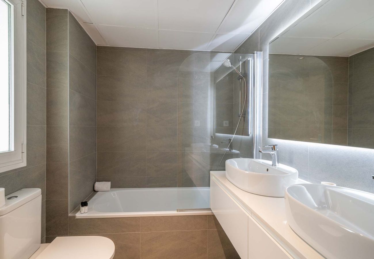 Apartment in Madrid - 2 bedroom apartment in La Castellana Sharing Co.      