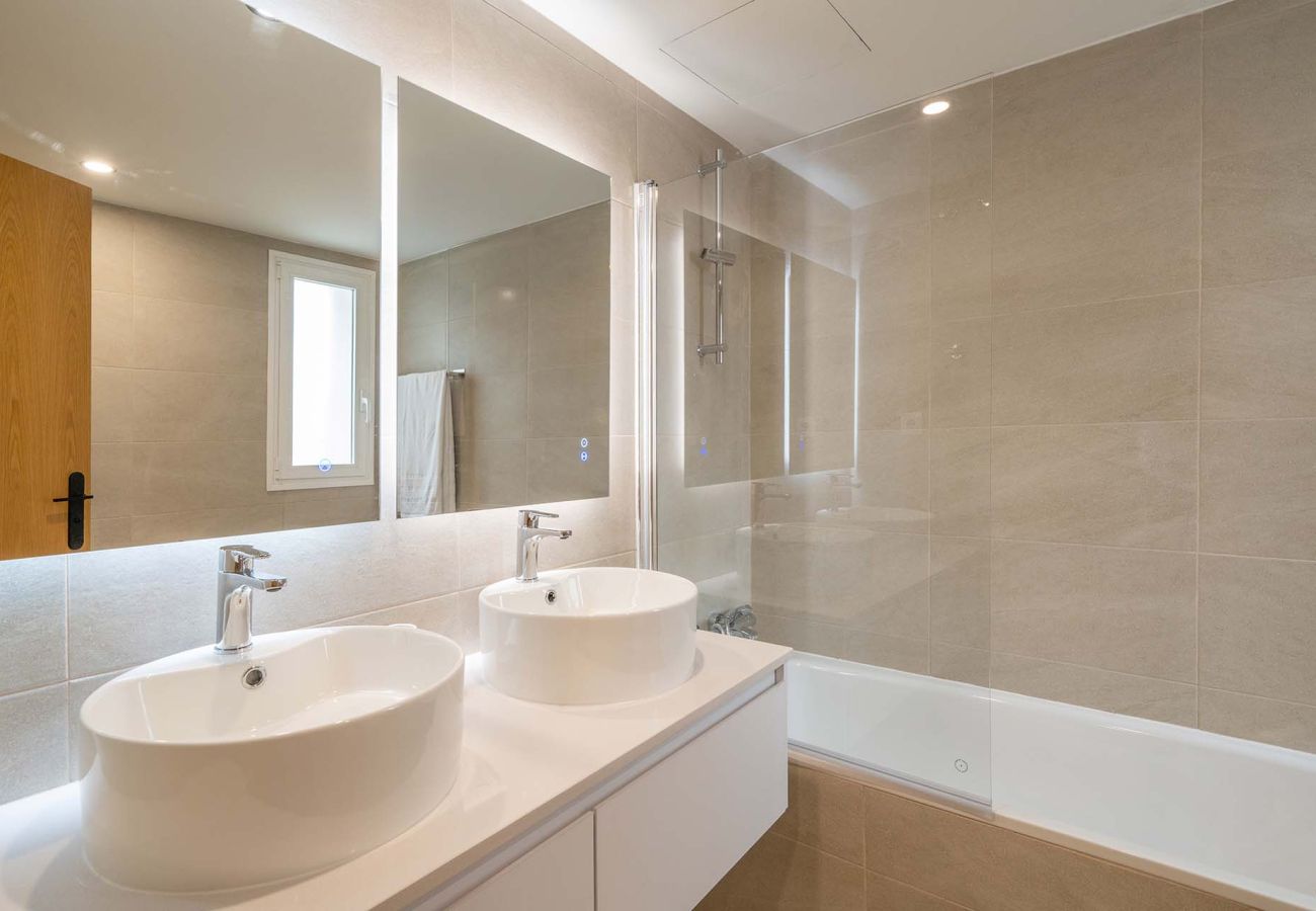 Apartment in Madrid - 2 bedroom apartment in La Castellana Sharing Co.         