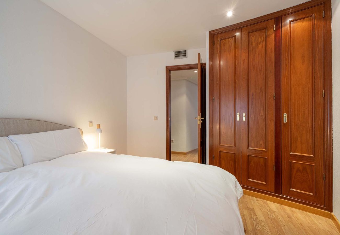 Apartment in Madrid - Cozy Apartment on Calle Eraso