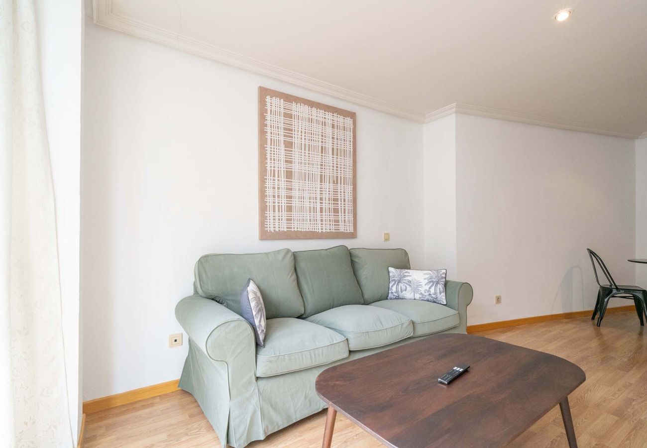 Apartment in Madrid - Cozy Apartment on Calle Eraso