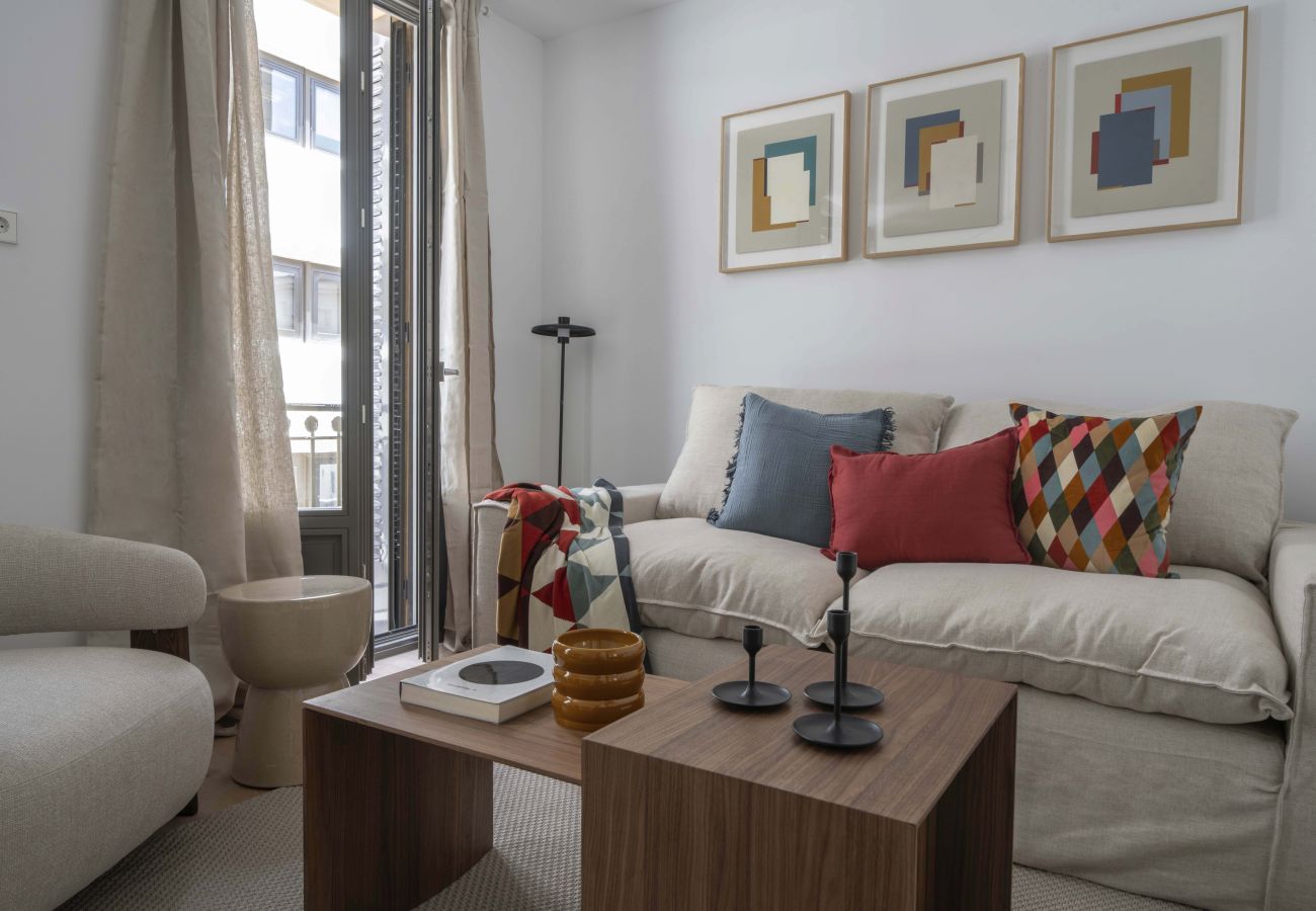 Apartment in Madrid - Housing Castilla by Sharing Co (with balcony)