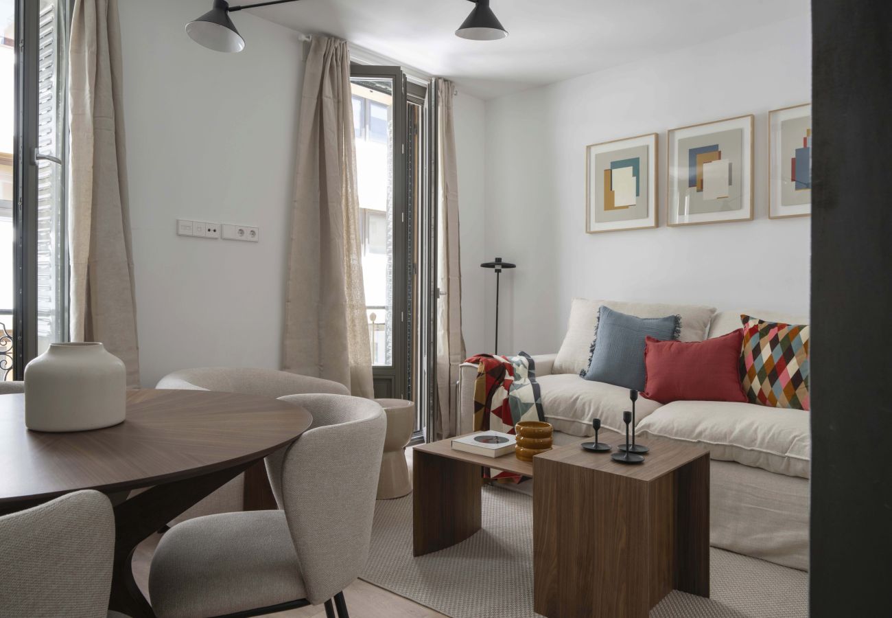 Apartment in Madrid - Housing Castilla by Sharing Co (with terrace)
